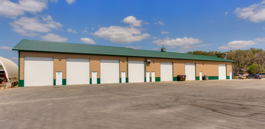 27759 Fairground Rd, Adel, IA for lease - Building Photo - Image 1 of 1