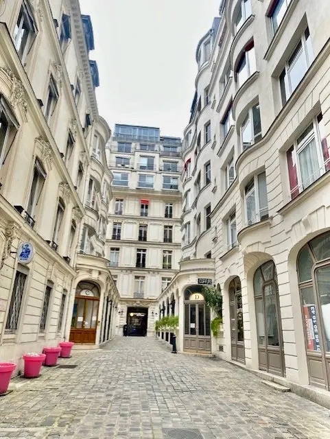 94 Rue Saint-Lazare, Paris for lease Building Photo- Image 1 of 24