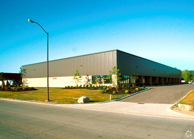 4550 Hinckley Ind Pky, Cleveland, OH for lease - Primary Photo - Image 1 of 3