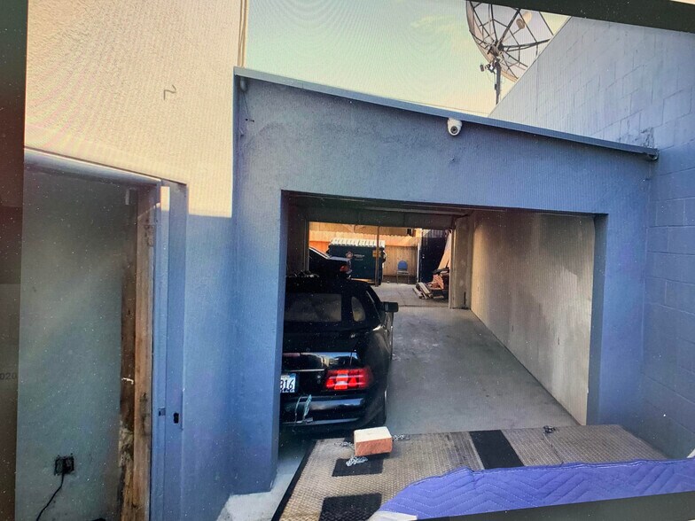 11816 Inglewood Ave, Hawthorne, CA for sale - Building Photo - Image 2 of 8
