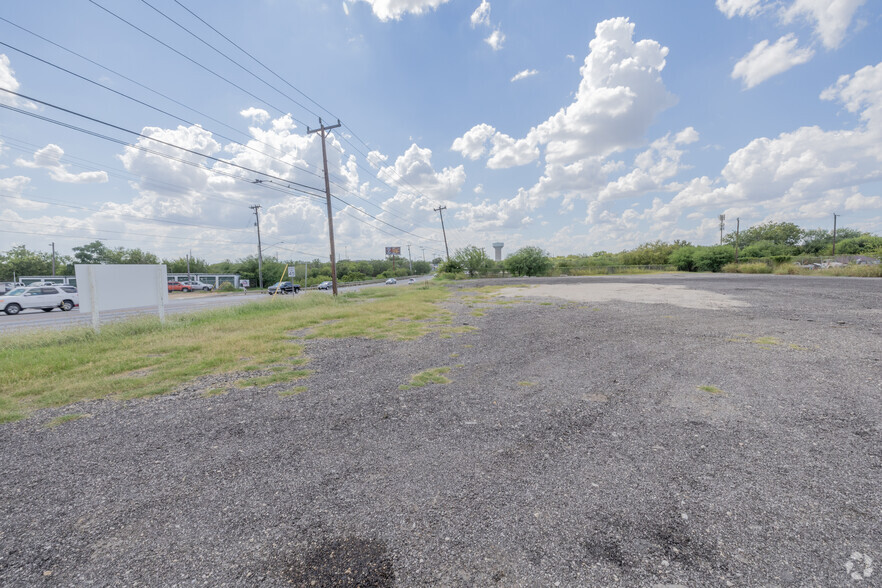 7207 Grissom Rd, San Antonio, TX for lease - Building Photo - Image 1 of 2