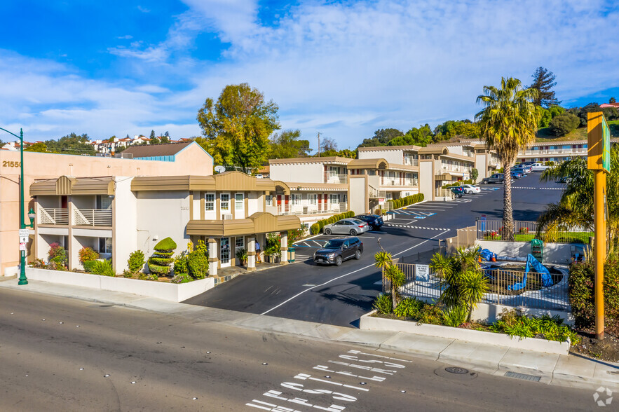 21598 Foothill Blvd, Hayward, CA for sale - Primary Photo - Image 1 of 1