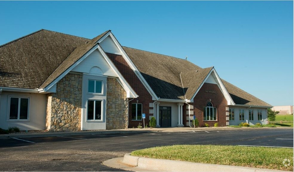 7011 W 121st St, Overland Park, KS for sale - Primary Photo - Image 1 of 1