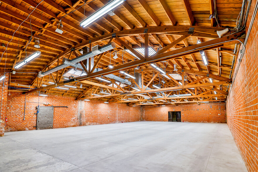 6235 Santa Monica Blvd, Los Angeles, CA for lease - Interior Photo - Image 1 of 7