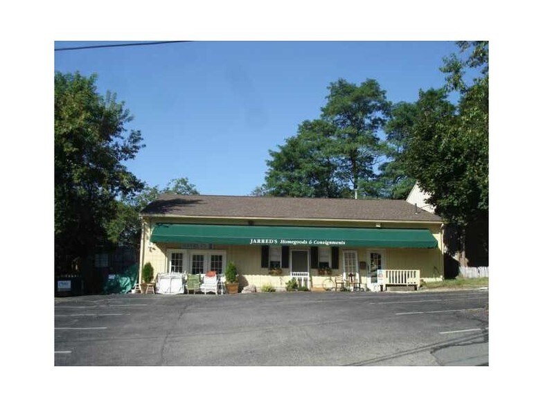 51 Colonial Ave, Warwick, RI for sale - Building Photo - Image 1 of 1