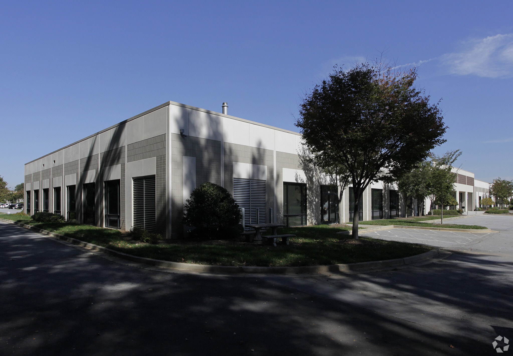 2400 Centre Pky, Atlanta, GA for lease Building Photo- Image 1 of 3
