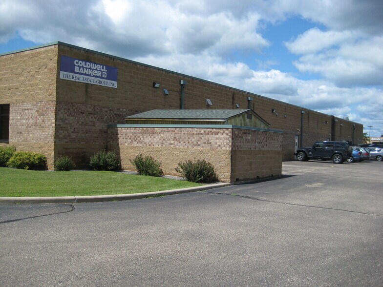 5725 Windy Dr, Stevens Point, WI for sale - Building Photo - Image 3 of 8