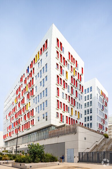 Office in Marseille for lease - Building Photo - Image 2 of 5