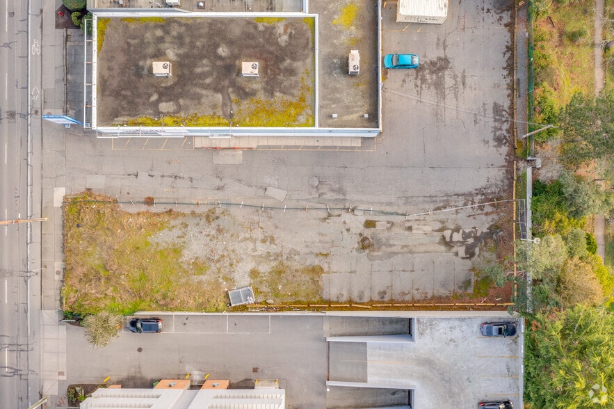 1555 Hillside Ave, Victoria, BC for sale - Building Photo - Image 1 of 1