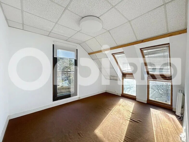 Office in Clermont for lease - Interior Photo - Image 2 of 3