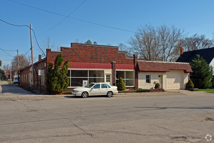 155 E 4th St, Imlay City, MI 48444