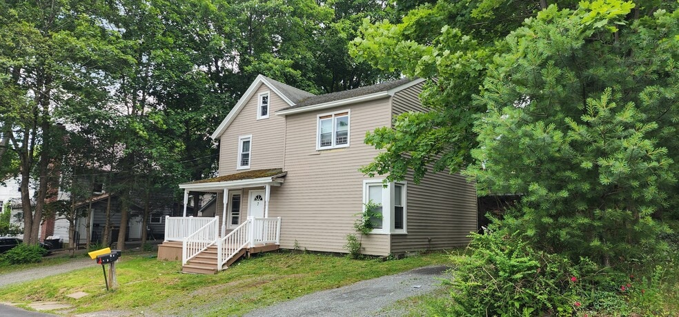 7 Osborne St, Monticello, NY for sale - Primary Photo - Image 1 of 3