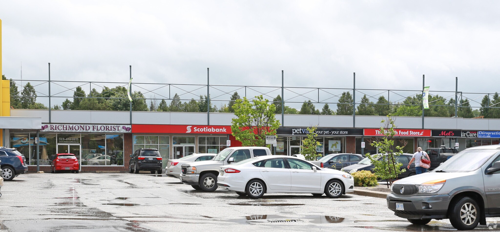 390 Springbank Dr, London, ON for sale Primary Photo- Image 1 of 1