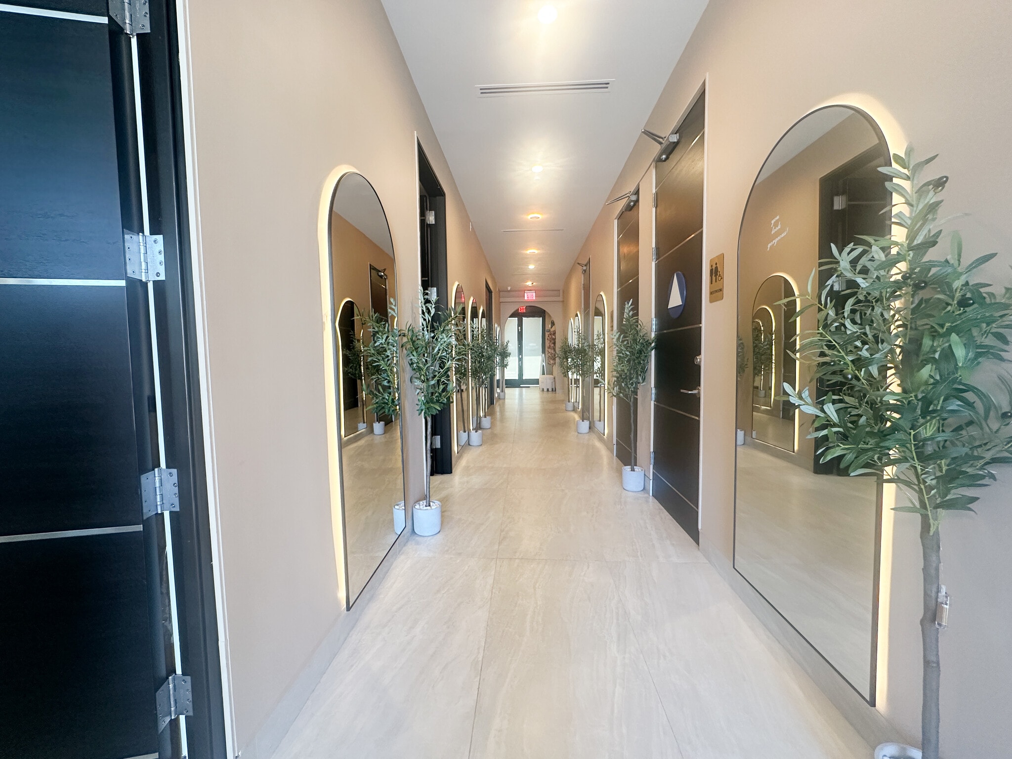 7225 Melrose Ave, Los Angeles, CA for sale Interior Photo- Image 1 of 24