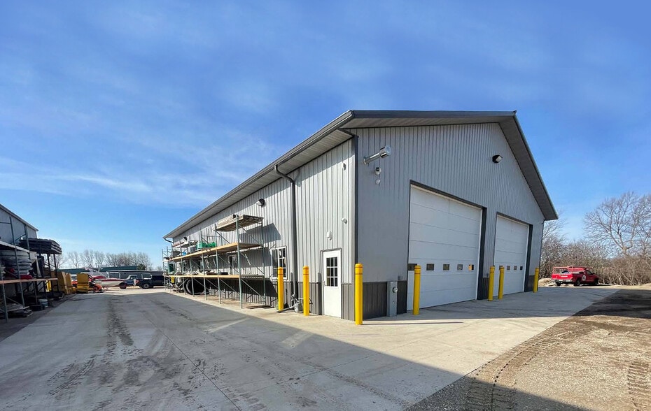 Industrial Buildings for Sale portfolio of 2 properties for sale on LoopNet.com - Building Photo - Image 3 of 9