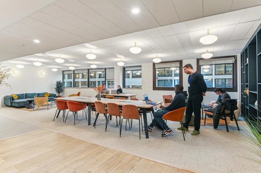 140 Rue Victor Hugo, Levallois-Perret for lease - Building Photo - Image 3 of 6