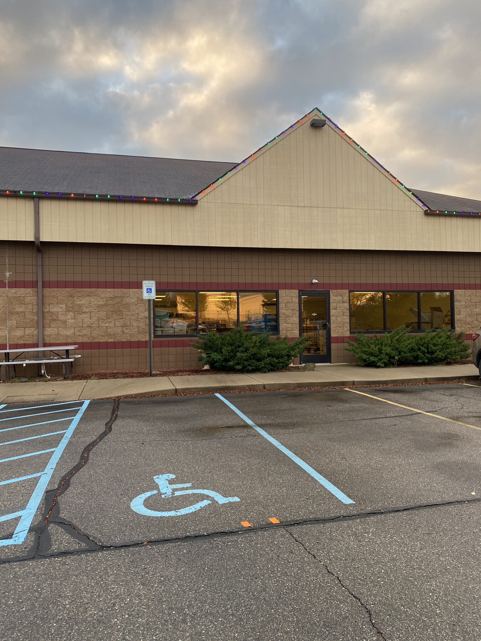 901 W Michigan Ave, Saline, MI for lease Building Photo- Image 1 of 5