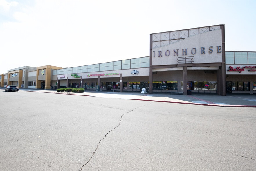 587-589 E Prater Way, Sparks, NV for lease - Building Photo - Image 3 of 4