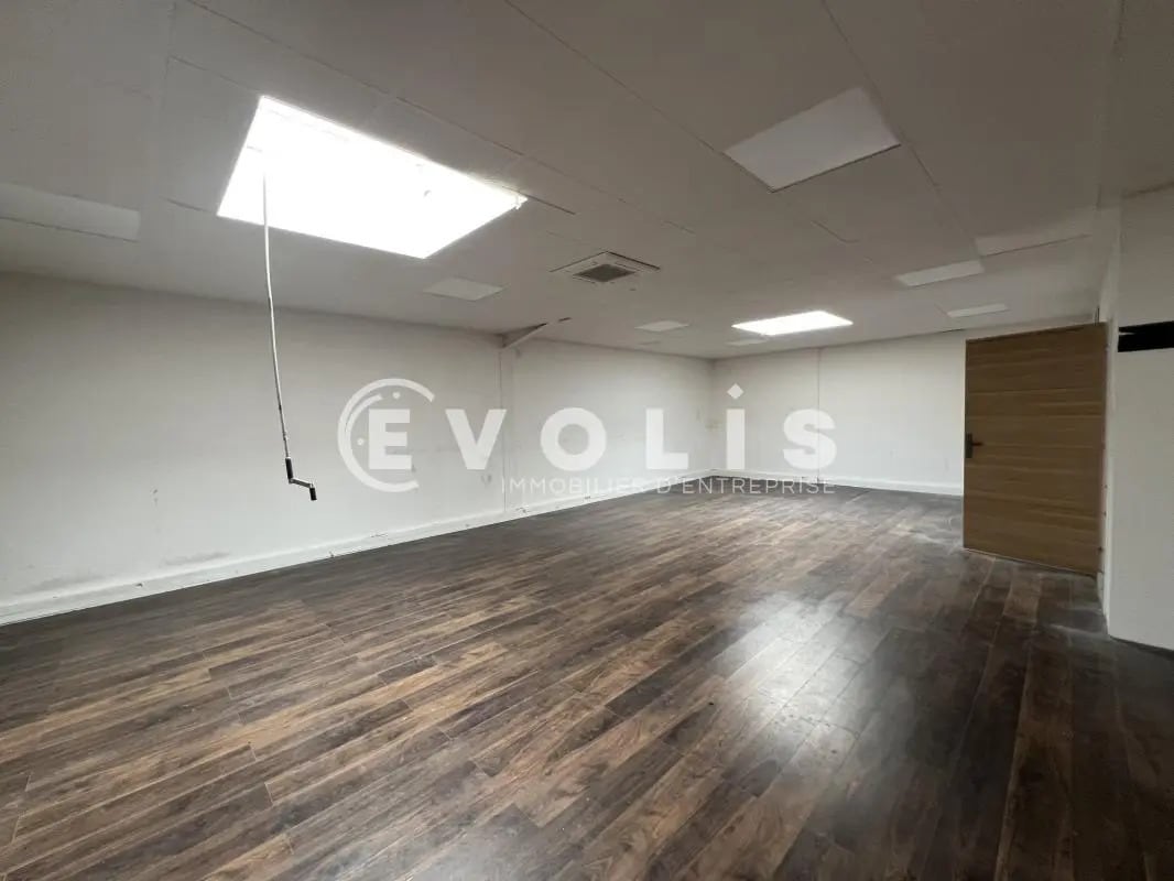 Office in Neuilly-sur-Marne for lease Interior Photo- Image 1 of 14