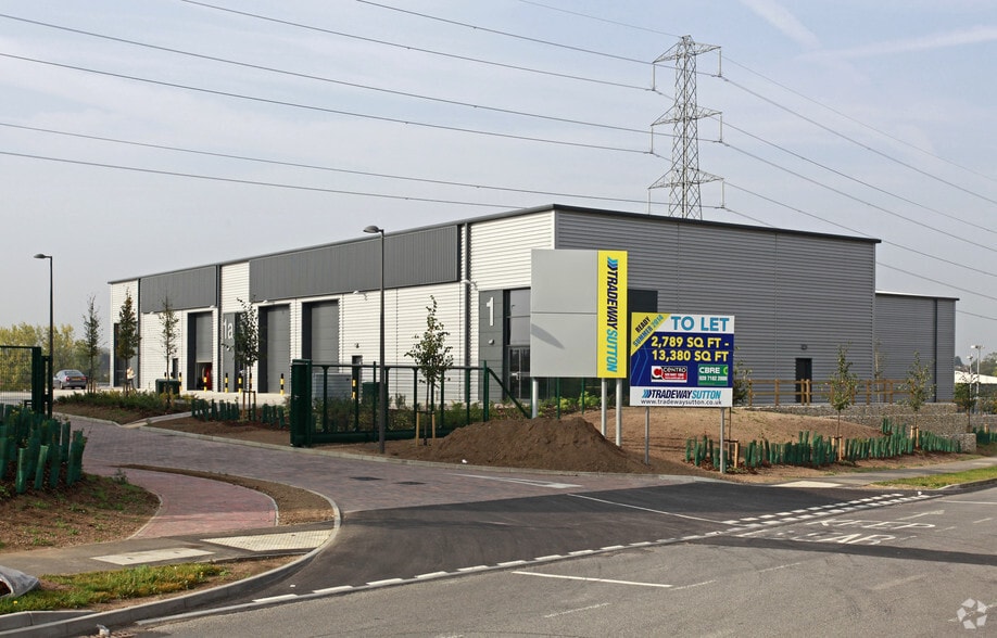 2 Tradeway Sutton Kimpton Rd, Sutton for lease - Primary Photo - Image 1 of 6