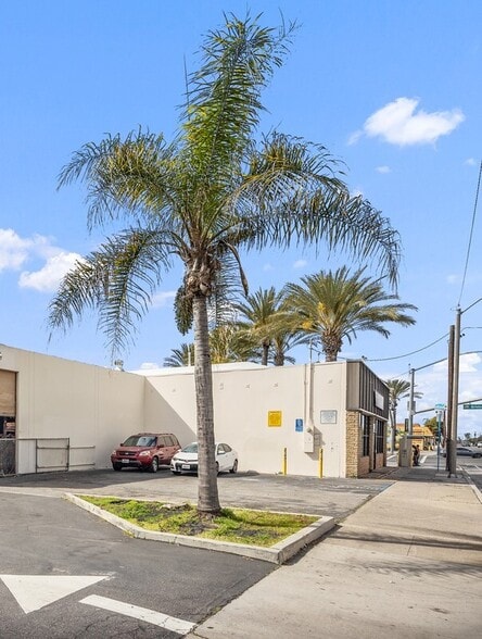 1238 W 1st St, Santa Ana, CA for lease - Building Photo - Image 2 of 8