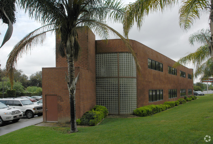 1850 S Waterman Ave, San Bernardino, CA for lease - Primary Photo - Image 1 of 9