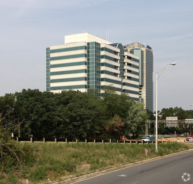 4900 Seminary Rd, Alexandria, VA 22311