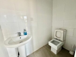 More details for 139 High Street North, Dunstable - Retail for Sale