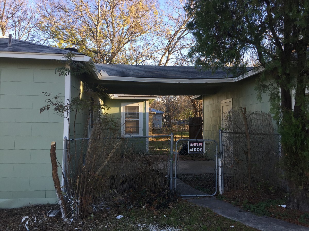 210 S Walnut Ave, New Braunfels, TX 78130