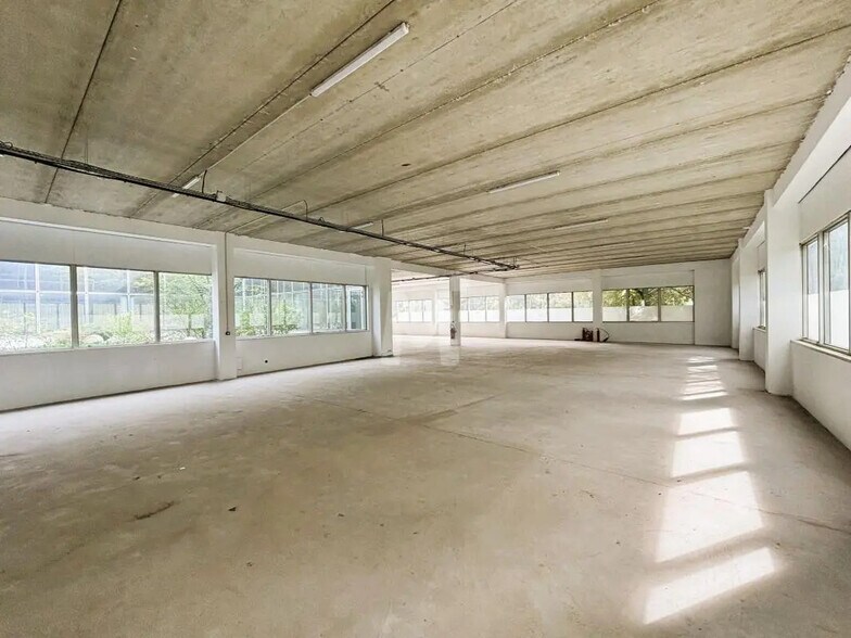 Office in Les Ulis for lease - Interior Photo - Image 2 of 11