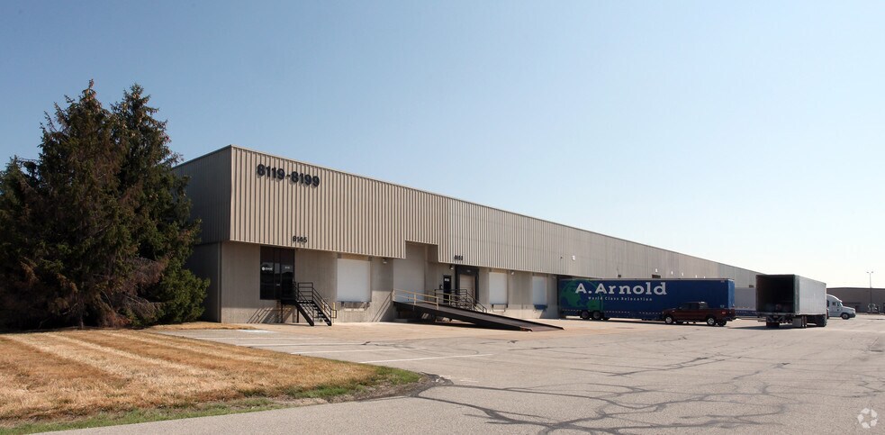 8145-8199 Zionsville Rd, Indianapolis, IN for lease - Primary Photo - Image 2 of 3