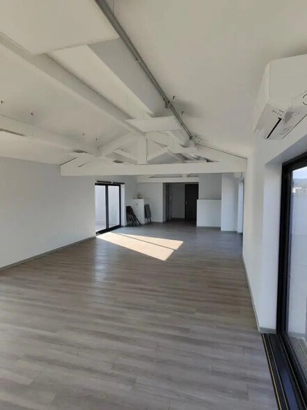 Office in Aubagne for lease - Interior Photo - Image 2 of 5