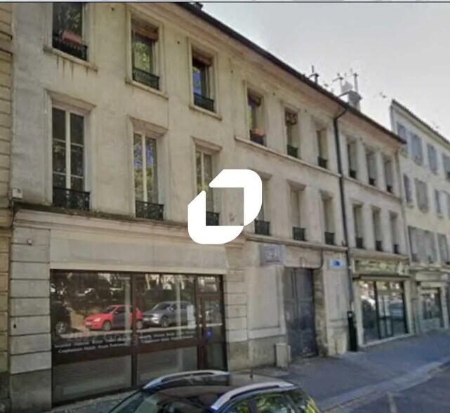 Retail in Versailles for lease - Building Photo - Image 1 of 3