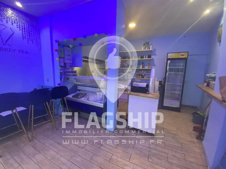 Retail in Paris for lease - Building Photo - Image 2 of 4