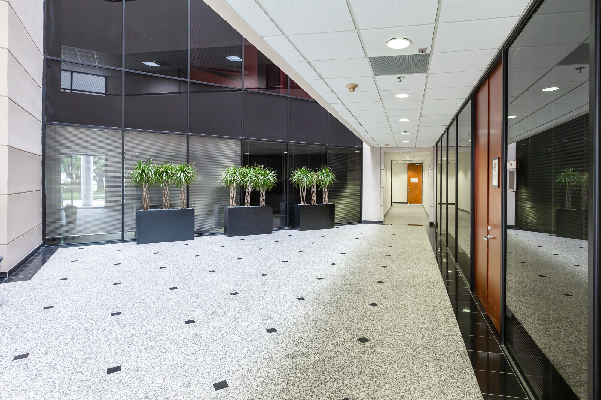 411 N Sam Houston Pky E, Houston, TX for sale Building Photo- Image 1 of 1