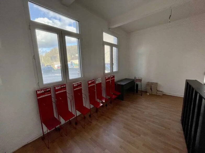 Office in Darnétal for lease - Interior Photo - Image 3 of 16