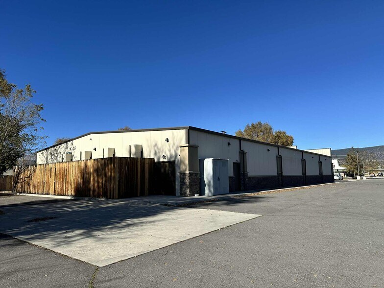 2450 Main St, Susanville, CA for lease - Building Photo - Image 3 of 9