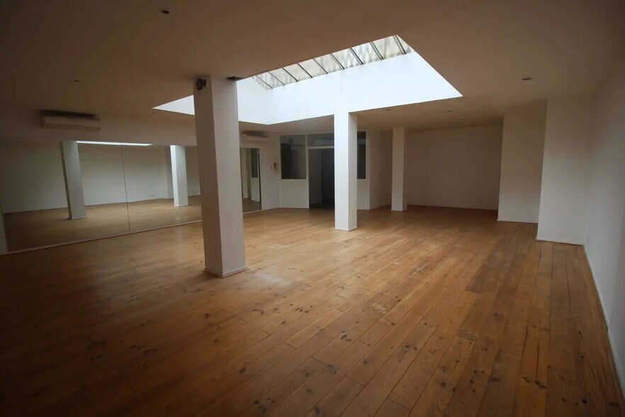 Retail in Bordeaux for lease - Interior Photo - Image 2 of 4