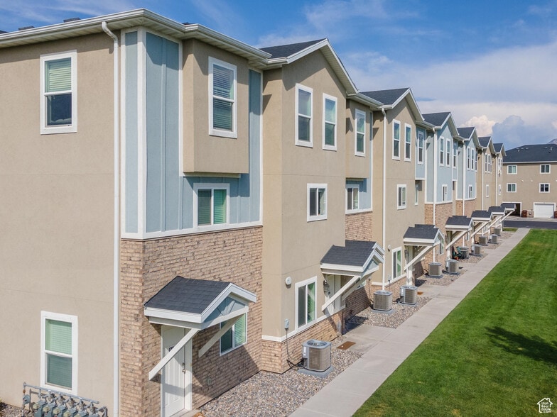 96 E 670 N, Vineyard, UT for sale - Primary Photo - Image 1 of 16