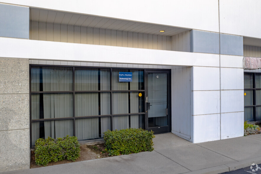 13200 Brooks Dr, Baldwin Park, CA for lease - Building Photo - Image 3 of 11