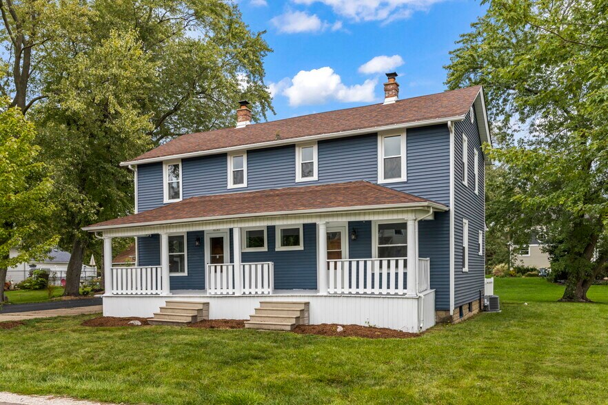 6S381 4th St, Eola, IL 60519