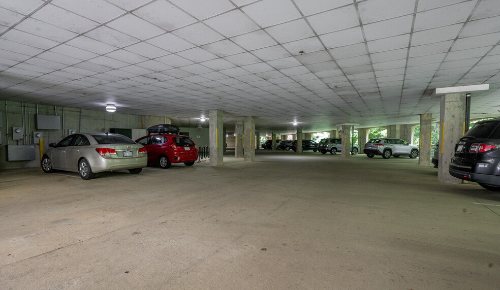 610 Jones Ferry Rd, Carrboro, NC for sale - Building Photo - Image 3 of 6