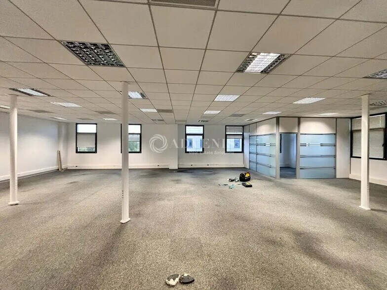 Office in Créteil for lease - Interior Photo - Image 2 of 11