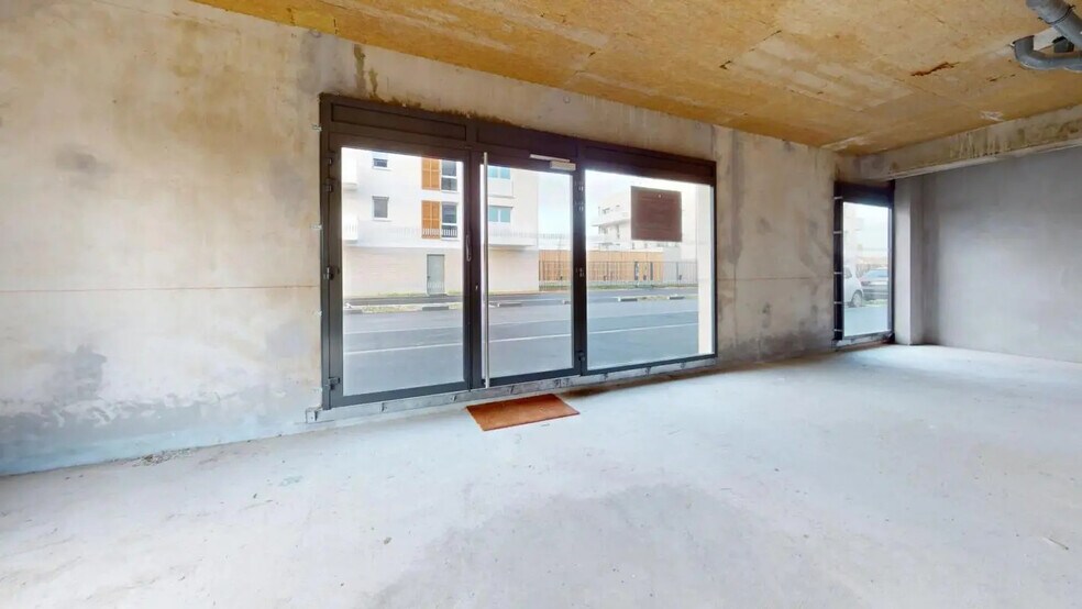 Retail in Compiègne for sale - Building Photo - Image 2 of 5