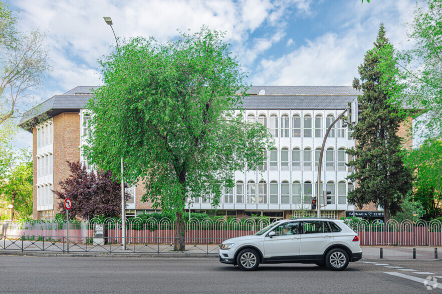 Office in Madrid, MAD for lease - Building Photo - Image 2 of 2