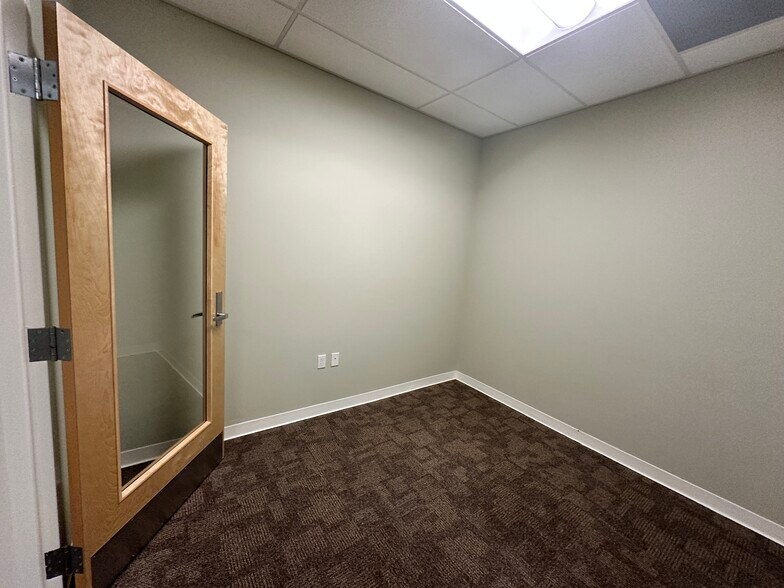 1207 N 152nd St, Shoreline, WA for lease - Building Photo - Image 3 of 11