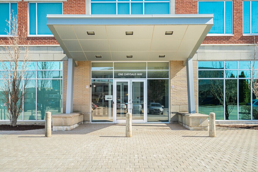 1 Chrysalis Way, Ottawa, ON for lease - Building Photo - Image 2 of 10