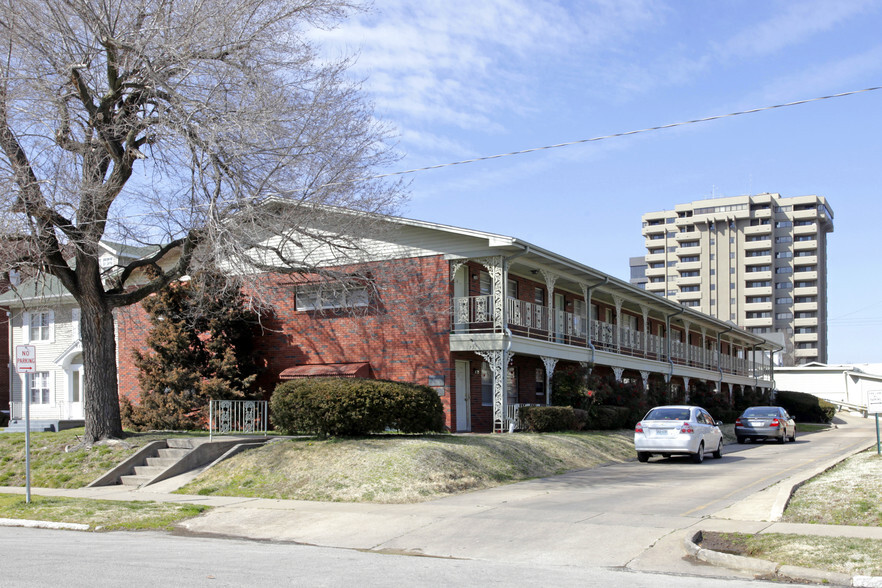 927-937 E Elm St, Springfield, MO for sale - Primary Photo - Image 1 of 1