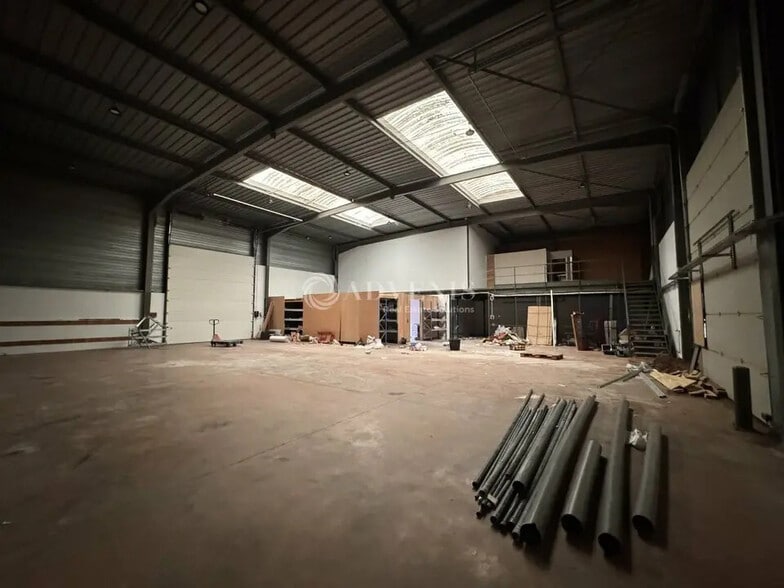 Flex in Gretz-Armainvilliers for lease - Interior Photo - Image 1 of 4