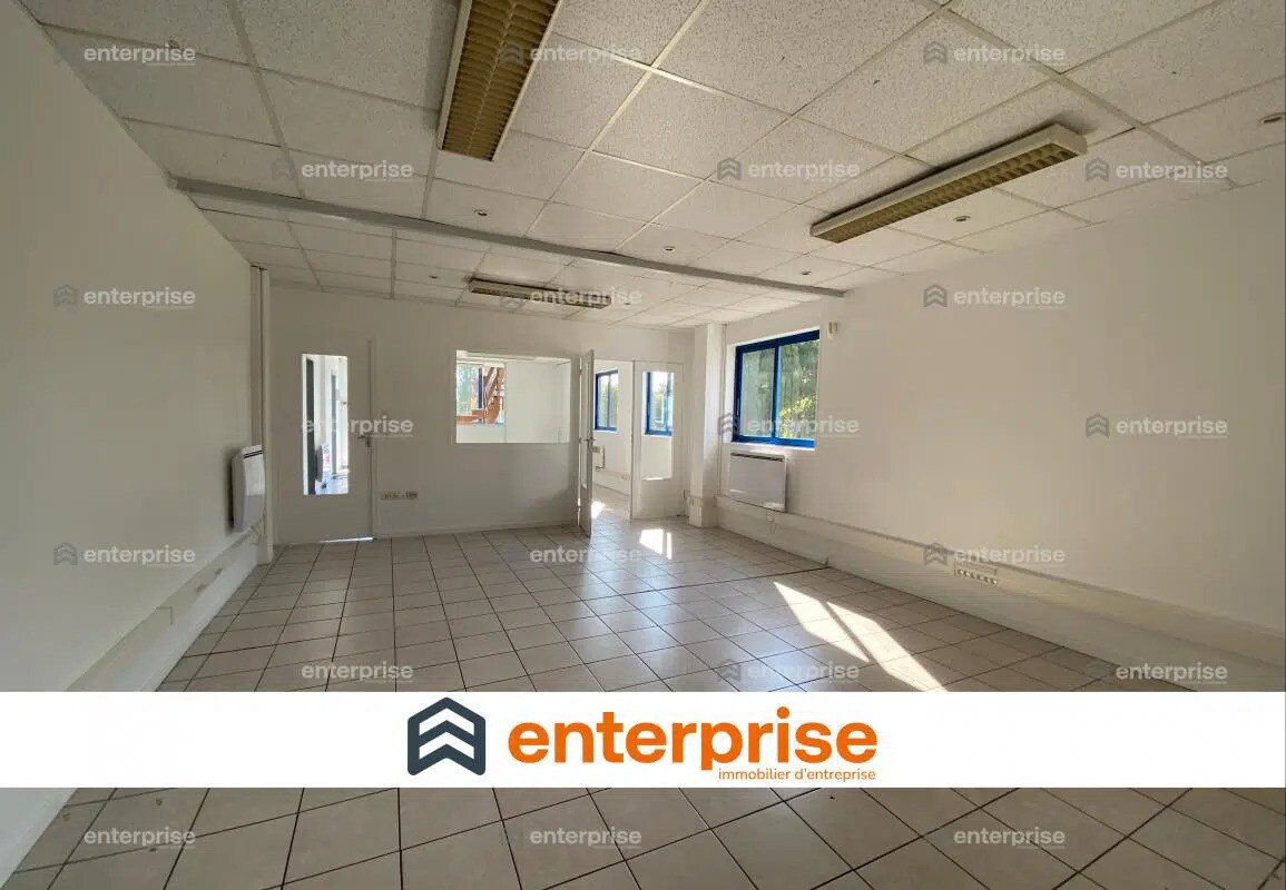 Office in Allonne for lease Interior Photo- Image 1 of 3